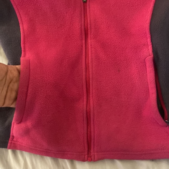The North Face Women’s Fleece Pink & Gray sweater. - Picture 9 of 9